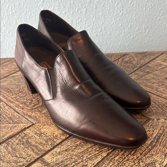 Munro American Women’s Slip-On Leather Shoes Brown - Picture 14 of 17